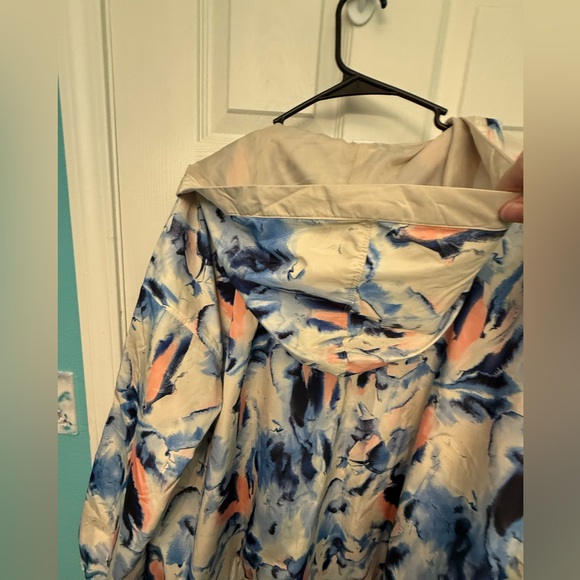 Women’s Hooded WindBreaker - Picture 6 of 7